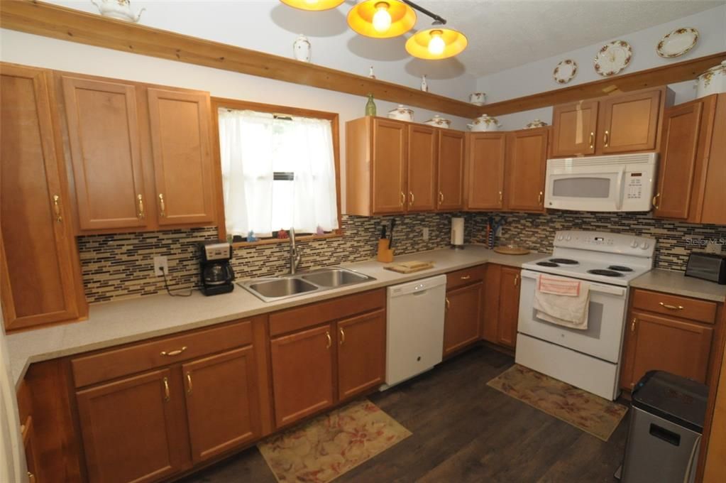 Recently Sold: $175,000 (3 beds, 1 baths, 1282 Square Feet)