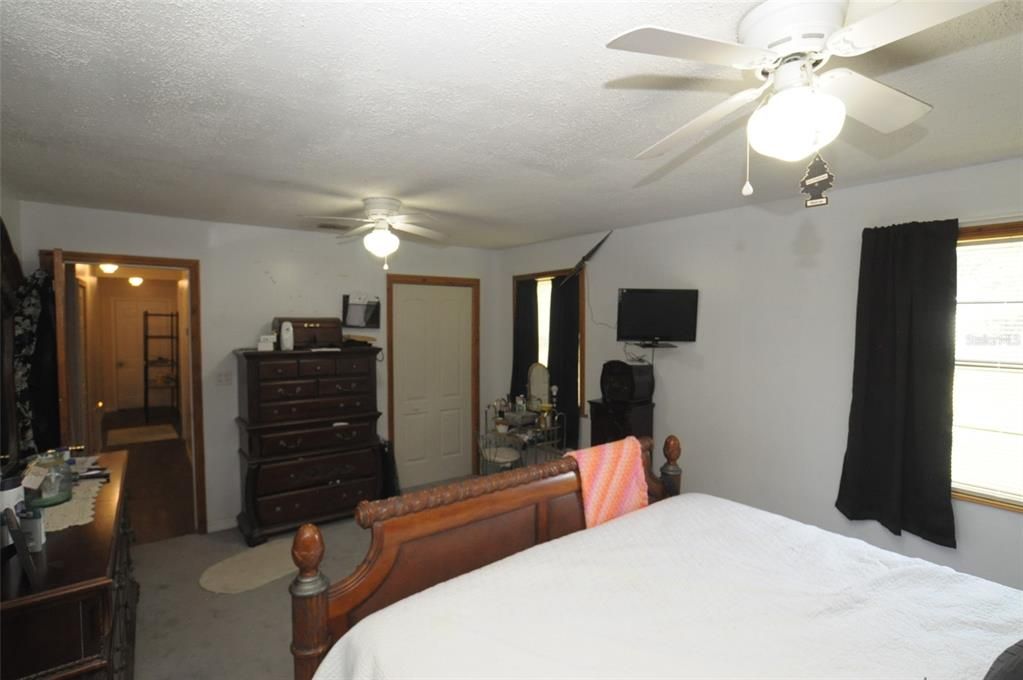 Recently Sold: $175,000 (3 beds, 1 baths, 1282 Square Feet)