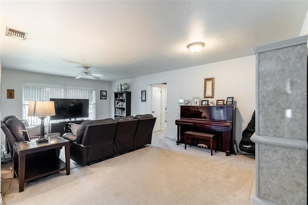 Recently Sold: $349,000 (2 beds, 2 baths, 1263 Square Feet)