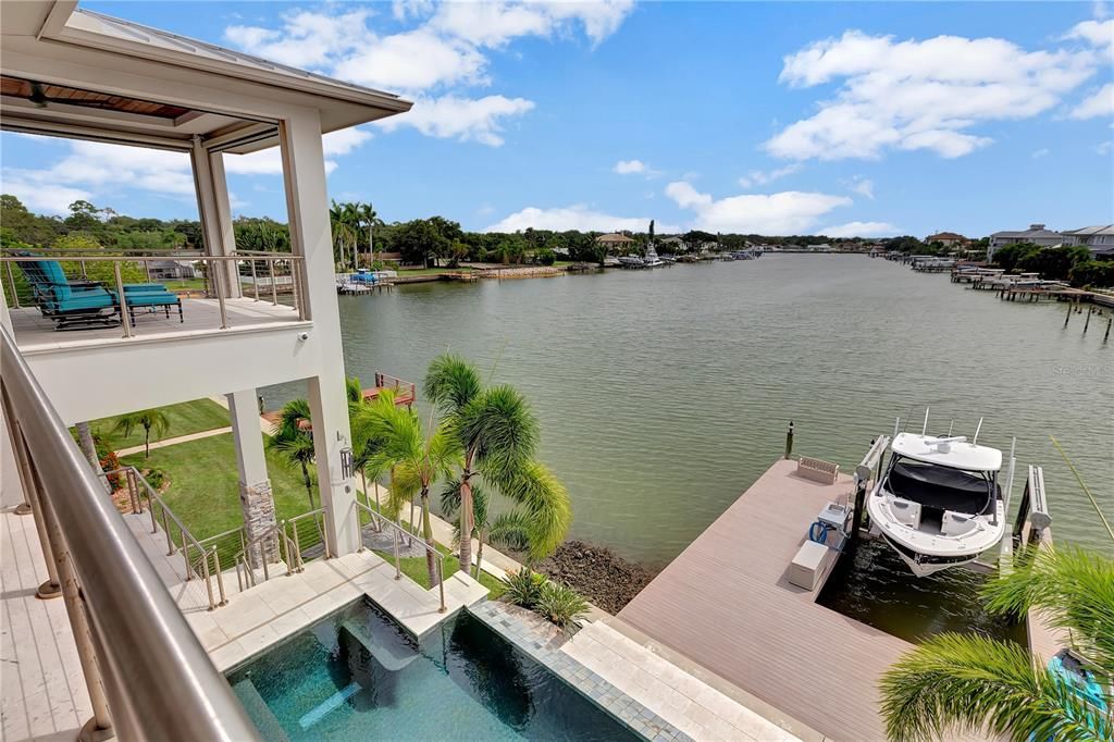 Recently Sold: $3,595,000 (4 beds, 4 baths, 5467 Square Feet)