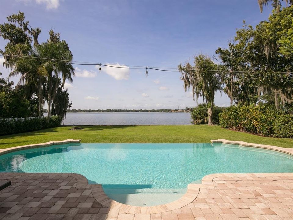 Recently Sold: $1,625,000 (5 beds, 3 baths, 4048 Square Feet)