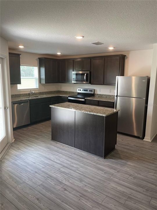 Recently Rented: $1,925 (3 beds, 2 baths, 1731 Square Feet)