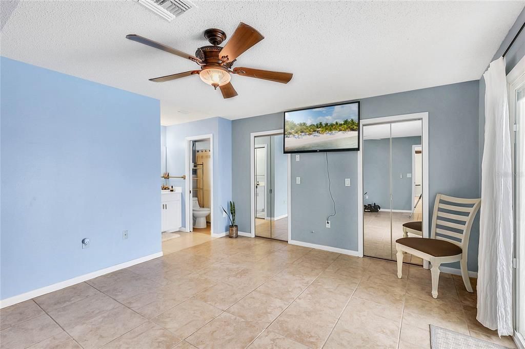 Recently Sold: $355,000 (2 beds, 2 baths, 1686 Square Feet)