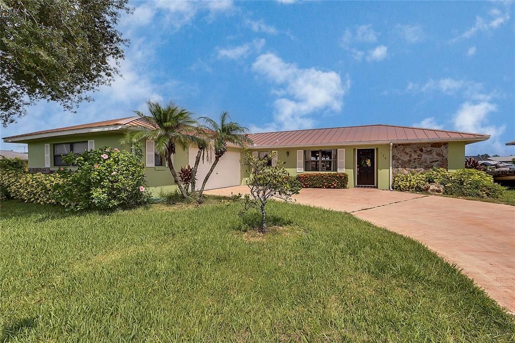 Recently Sold: $355,000 (2 beds, 2 baths, 1686 Square Feet)