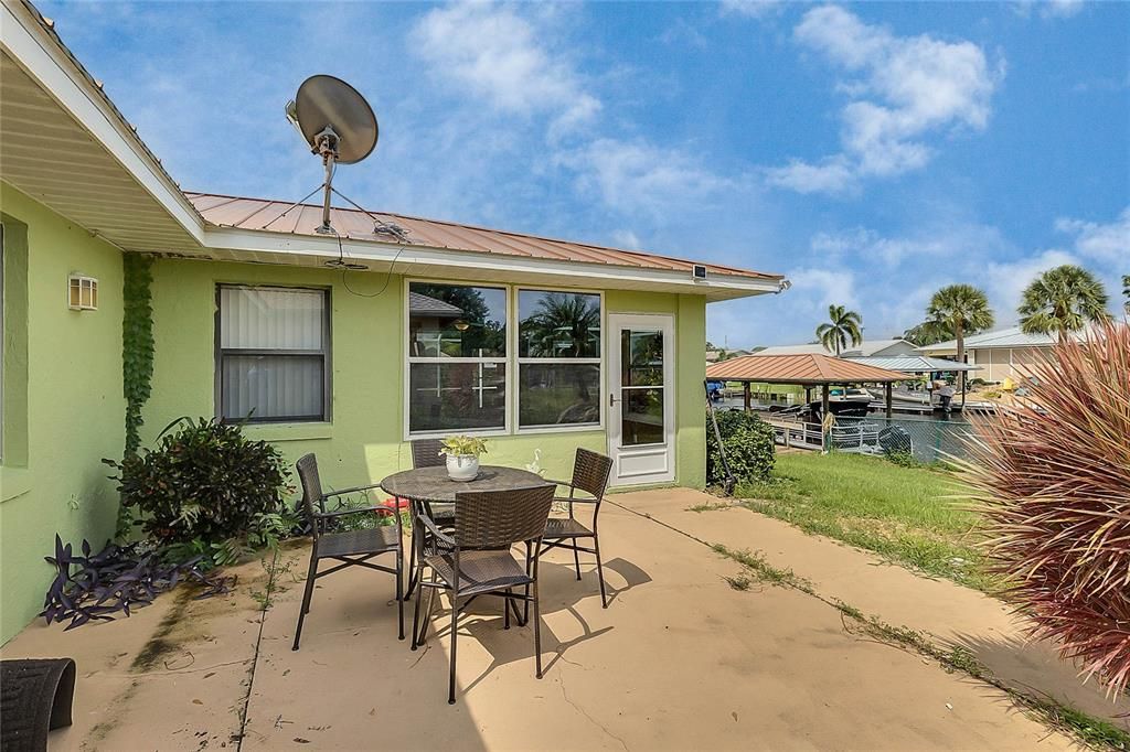 Recently Sold: $355,000 (2 beds, 2 baths, 1686 Square Feet)