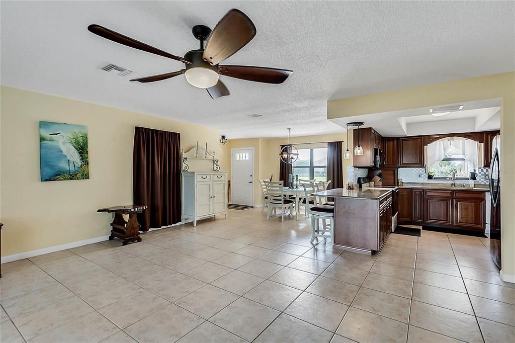 Recently Sold: $355,000 (2 beds, 2 baths, 1686 Square Feet)