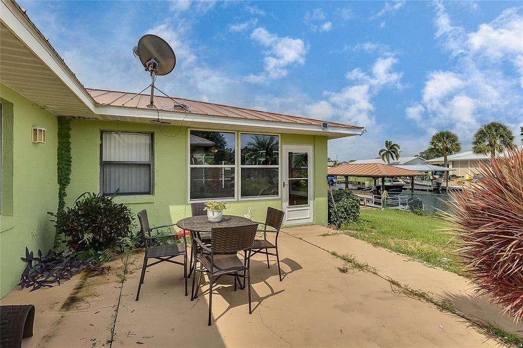 Recently Sold: $355,000 (2 beds, 2 baths, 1686 Square Feet)