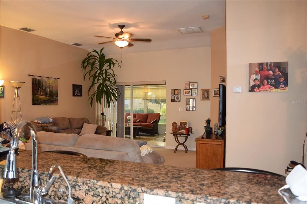 Recently Sold: $220,000 (3 beds, 2 baths, 1390 Square Feet)