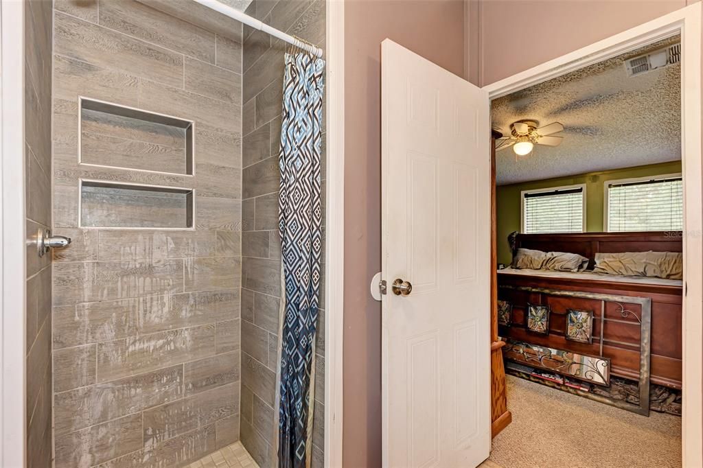 最近售出: $385,000 (4 贝兹, 2 浴室, 1440 平方英尺)
