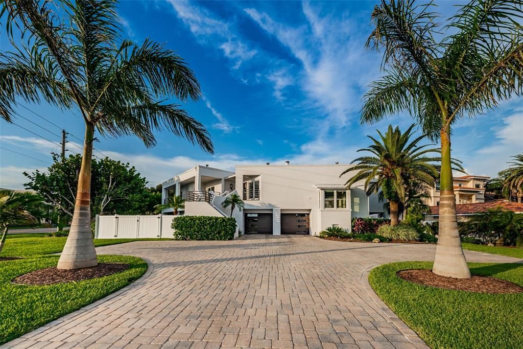 Recently Sold: $2,399,000 (4 beds, 3 baths, 4393 Square Feet)