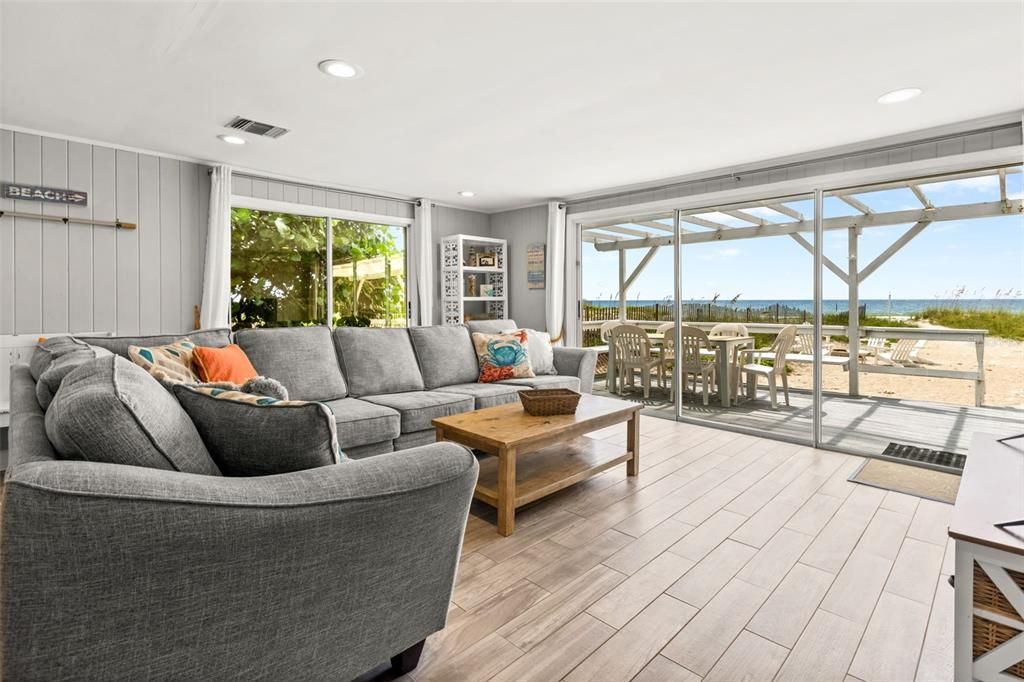 Recently Sold: $2,000,000 (3 beds, 1 baths, 1208 Square Feet)