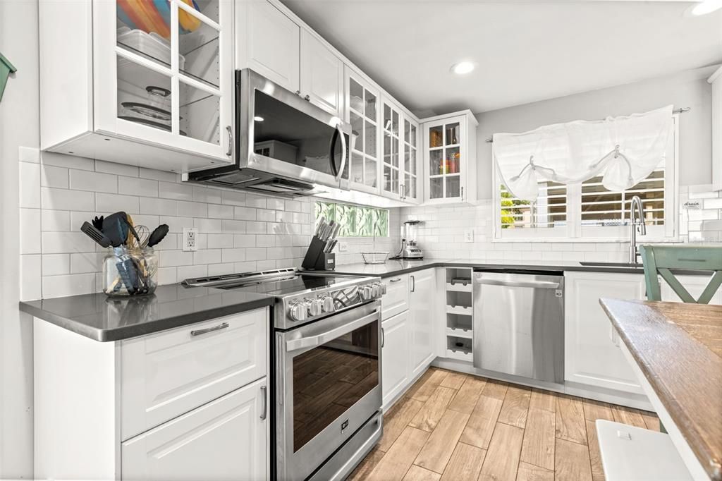 Recently Sold: $2,000,000 (3 beds, 1 baths, 1208 Square Feet)