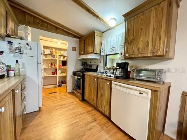 Recently Sold: $129,900 (2 beds, 2 baths, 1266 Square Feet)