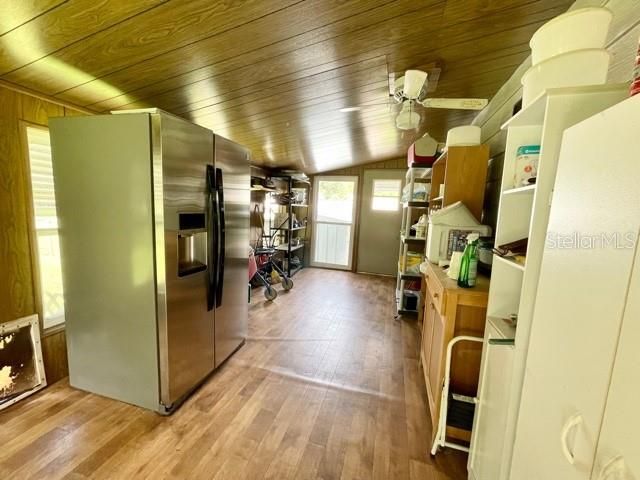 Recently Sold: $129,900 (2 beds, 2 baths, 1266 Square Feet)