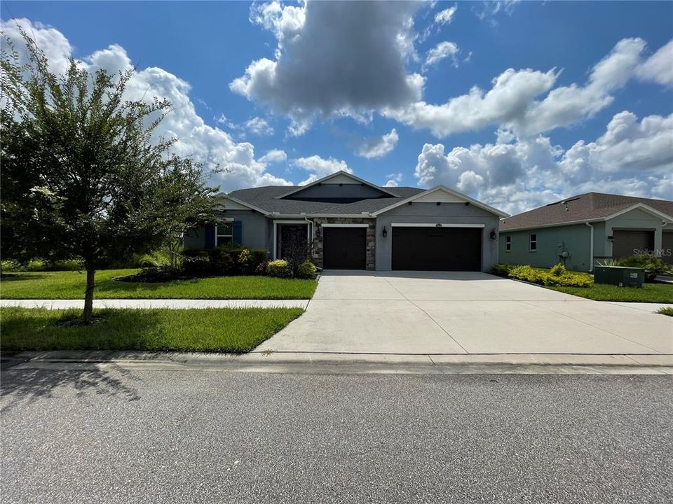 Recently Rented: $3,595 (4 beds, 3 baths, 2645 Square Feet)