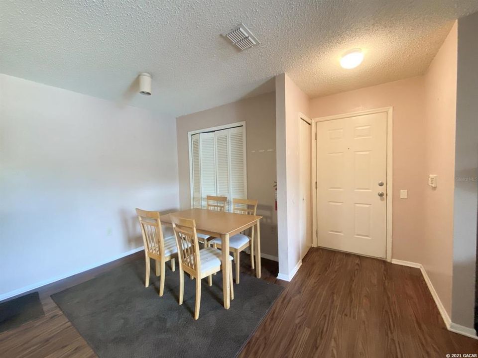 Recently Sold: $139,900 (2 beds, 2 baths, 950 Square Feet)