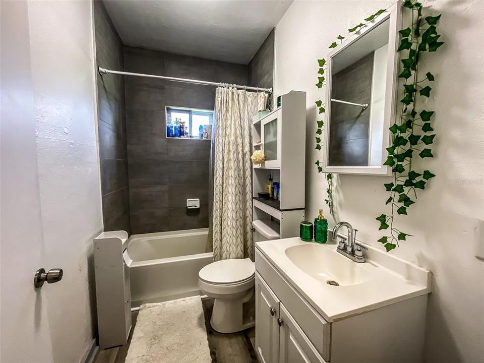 最近租的: $1,050 (2 贝兹, 1 浴室, 972 平方英尺)