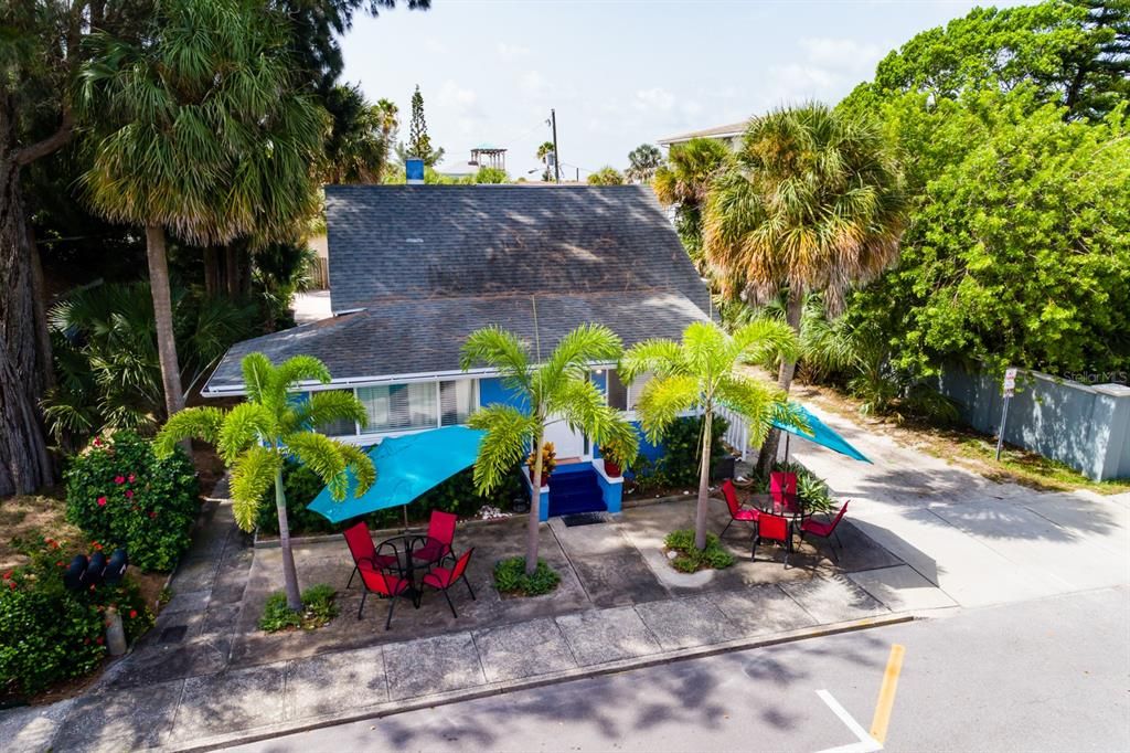 Recently Sold: $1,200,000 (4 beds, 3 baths, 1386 Square Feet)