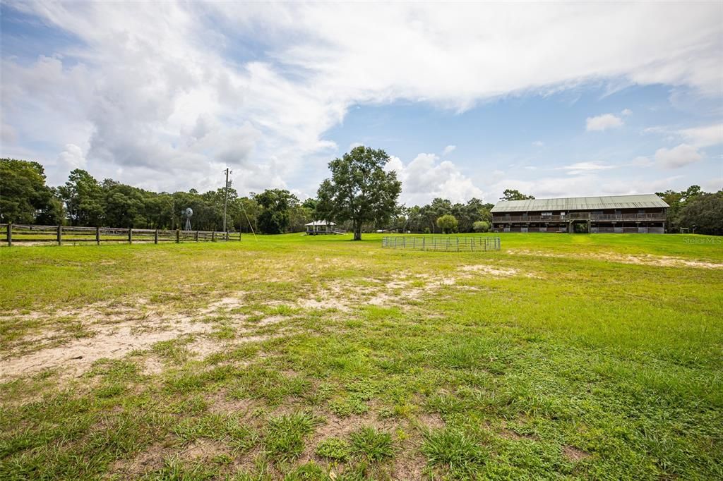 Recently Sold: $1,100,000 (2 beds, 2 baths, 1800 Square Feet)