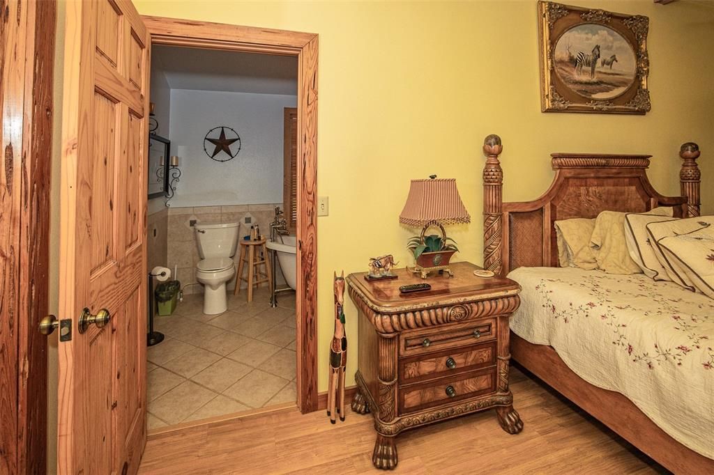 Recently Sold: $1,100,000 (2 beds, 2 baths, 1800 Square Feet)