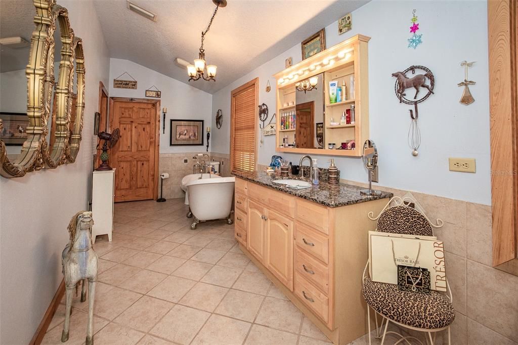Recently Sold: $1,100,000 (2 beds, 2 baths, 1800 Square Feet)