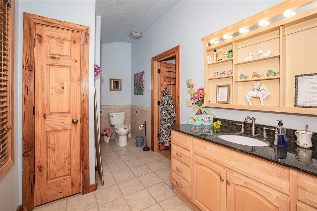 Recently Sold: $1,100,000 (2 beds, 2 baths, 1800 Square Feet)