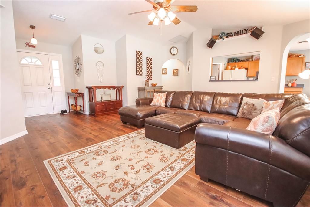 Recently Sold: $319,900 (3 beds, 2 baths, 1588 Square Feet)