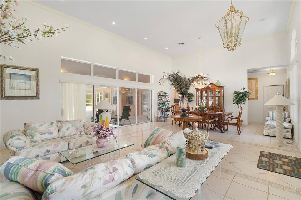 Recently Sold: $800,000 (5 beds, 3 baths, 3830 Square Feet)