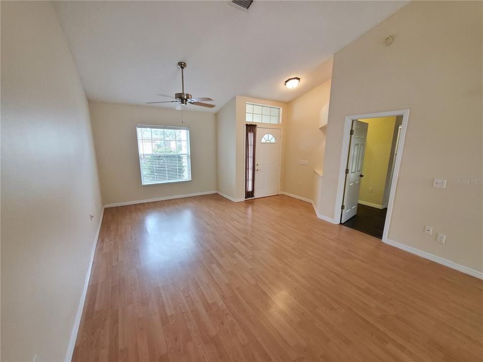 Recently Rented: $2,200 (3 beds, 2 baths, 1728 Square Feet)