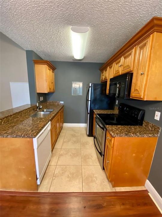 Recently Rented: $1,350 (2 beds, 2 baths, 947 Square Feet)