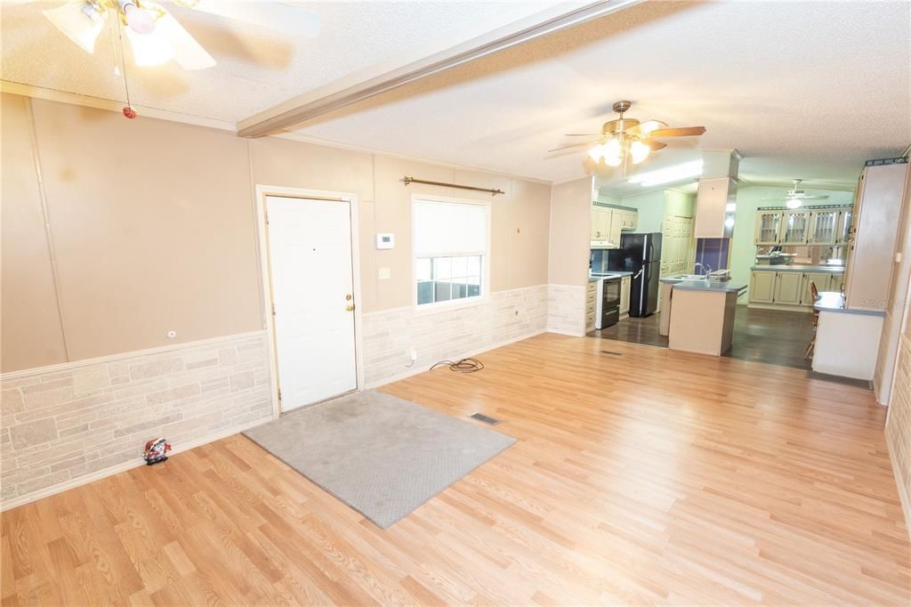 Recently Sold: $125,000 (5 beds, 2 baths, 2128 Square Feet)