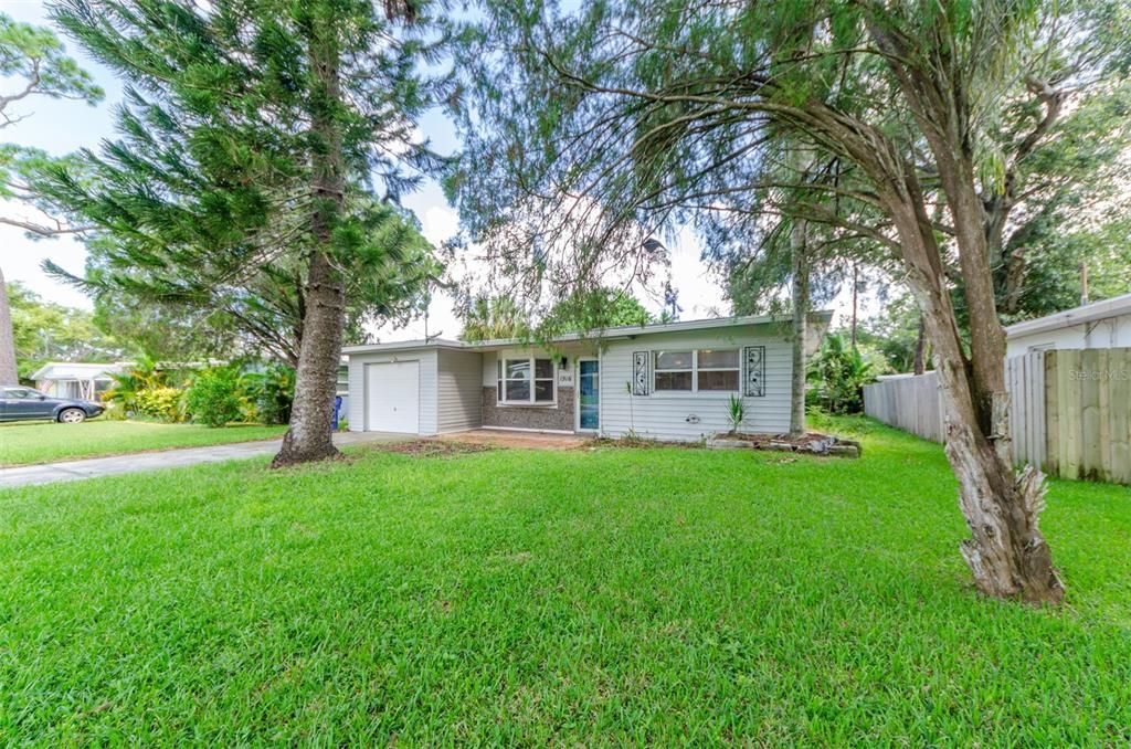 Recently Sold: $249,800 (2 beds, 1 baths, 989 Square Feet)