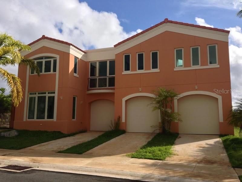 Vendido Recientemente: $689,000 (4 camas, 4 baños, 5800 Pies cuadrados)