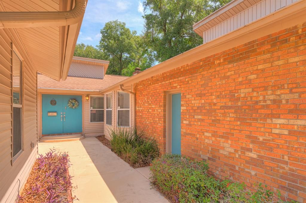 Recently Sold: $445,000 (3 beds, 2 baths, 2927 Square Feet)