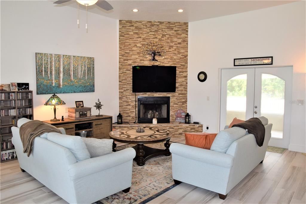 Recently Sold: $425,000 (3 beds, 2 baths, 1900 Square Feet)
