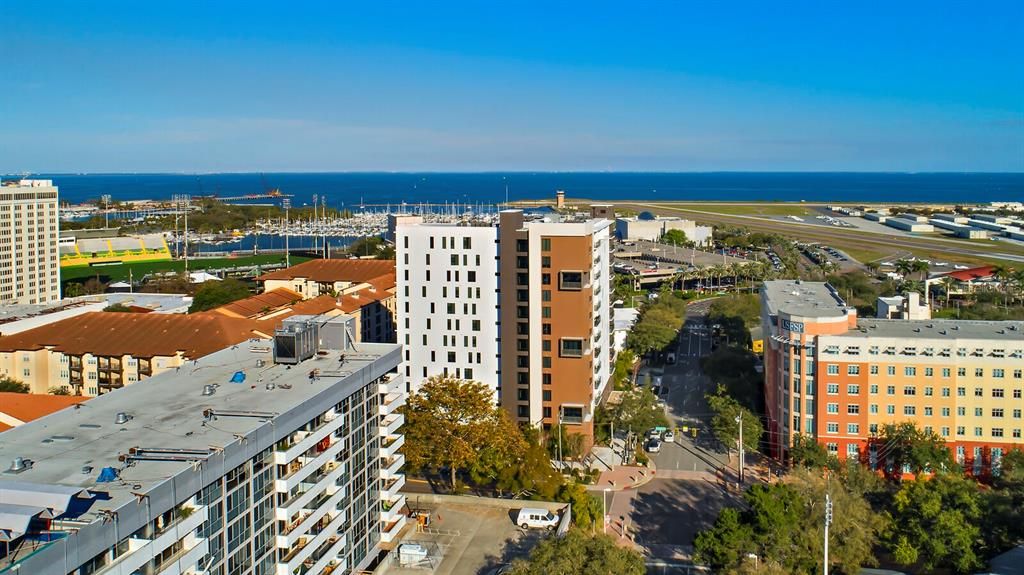 Located within minutes to Downtown St Pete's Waterfront Parks, restaurants and museums.