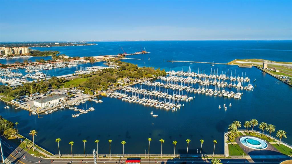 Located within minutes to Downtown St Pete's Waterfront, restaurants and museums.