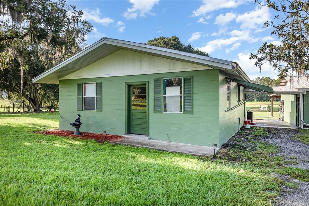 Recently Sold: $555,555 (3 beds, 2 baths, 1792 Square Feet)