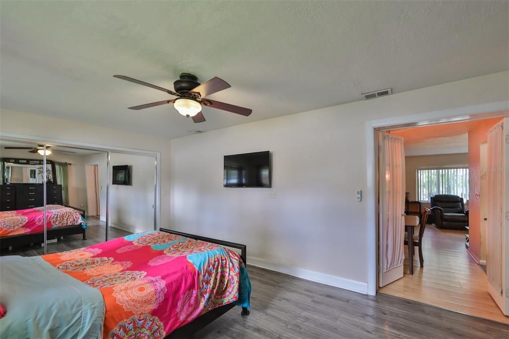 Recently Sold: $275,000 (3 beds, 1 baths, 1308 Square Feet)