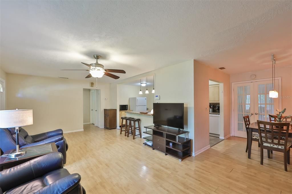 Recently Sold: $275,000 (3 beds, 1 baths, 1308 Square Feet)