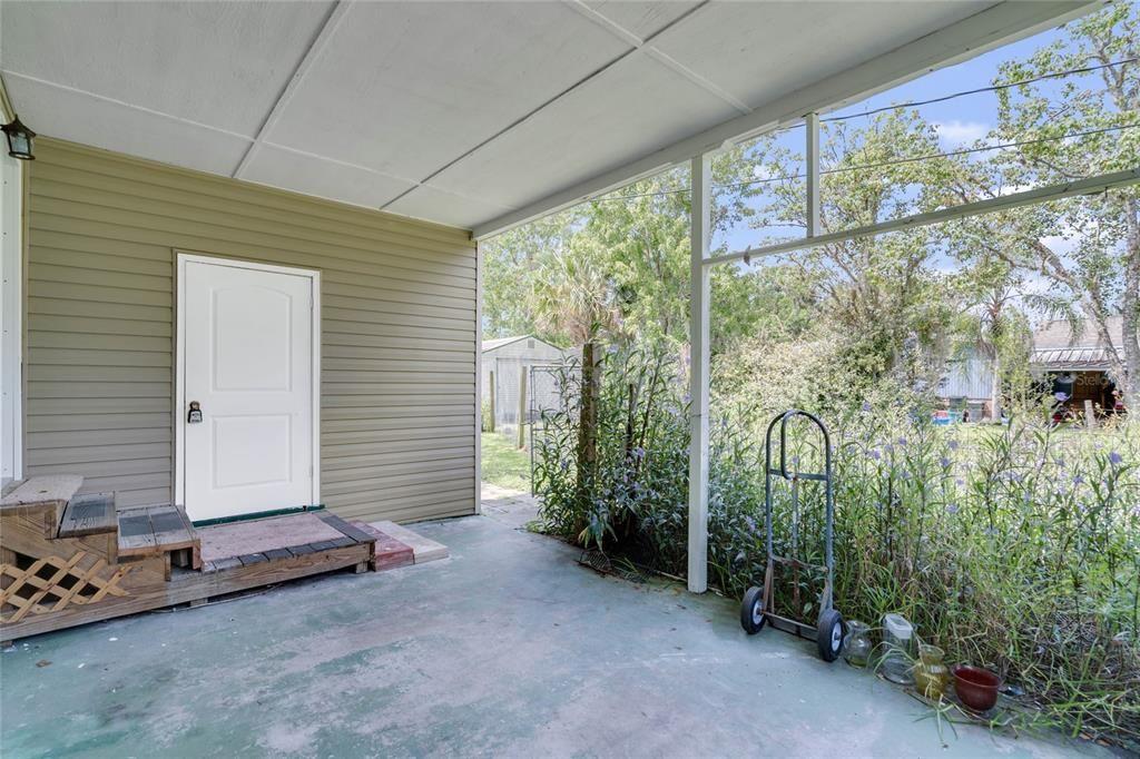 Recently Sold: $200,000 (3 beds, 1 baths, 784 Square Feet)