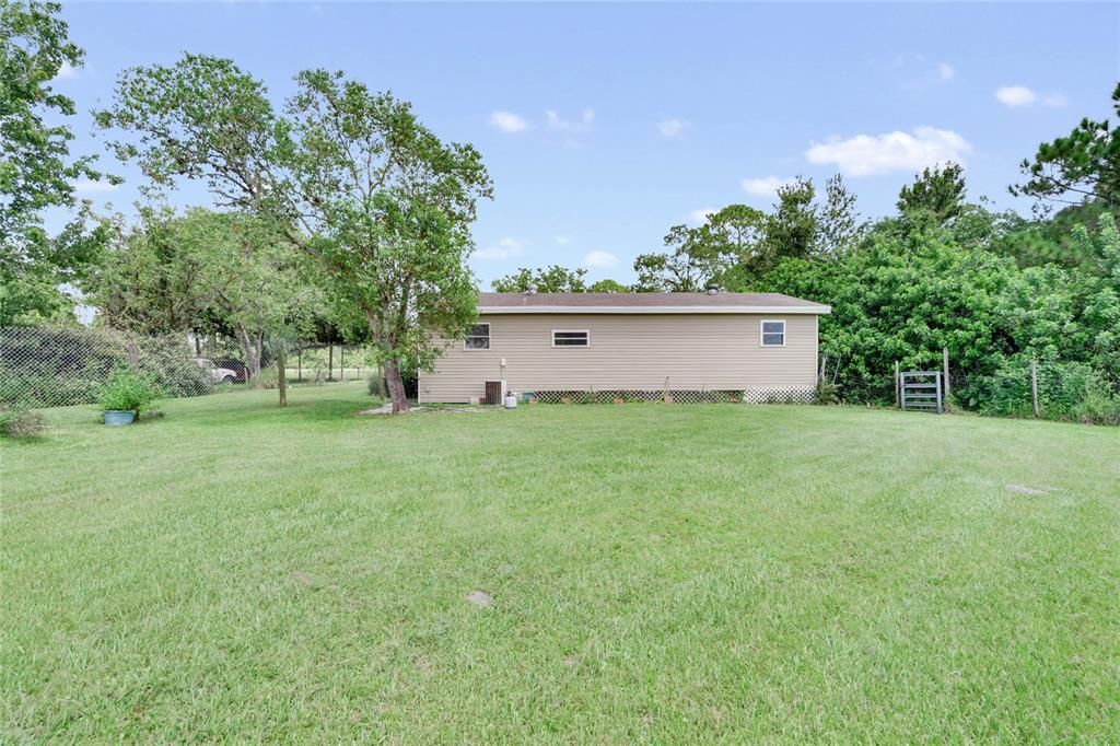 Recently Sold: $200,000 (3 beds, 1 baths, 784 Square Feet)