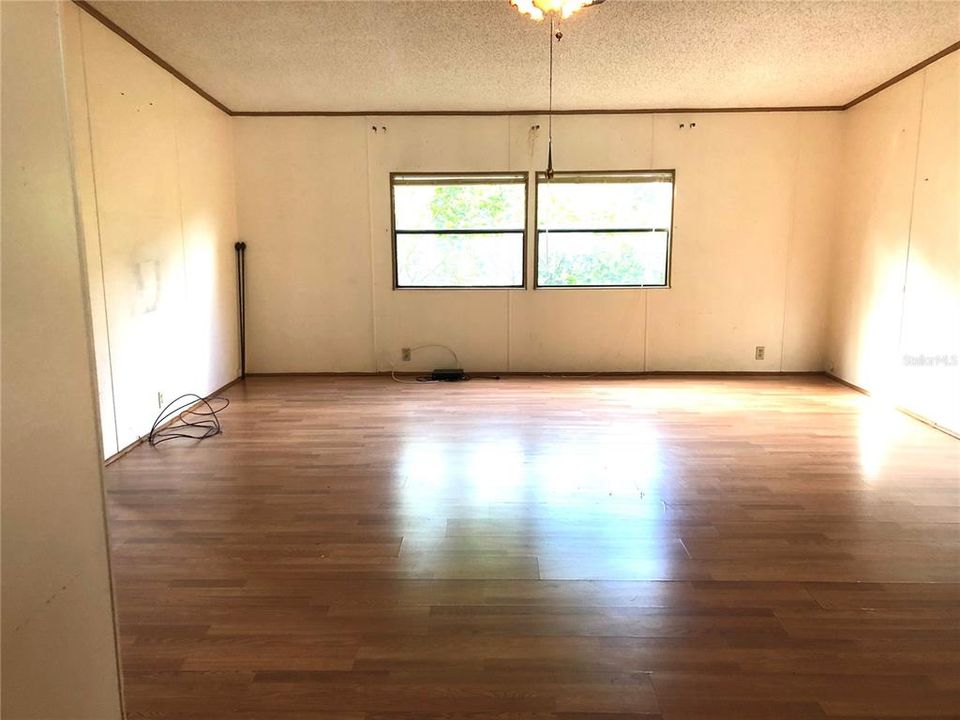 Recently Sold: $85,000 (2 beds, 2 baths, 1373 Square Feet)