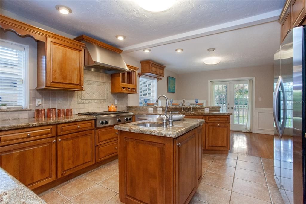 Beautiful Kitchen with all of the Ammenities