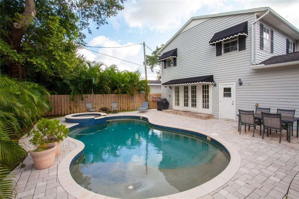 Beautiful Pool Home in Snell!