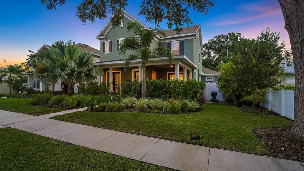 Recently Sold: $975,000 (4 beds, 3 baths, 2805 Square Feet)