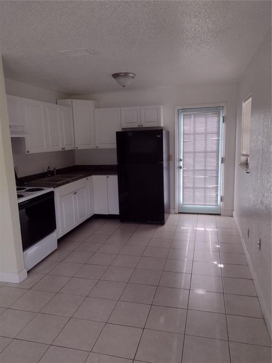 Recently Rented: $1,200 (2 beds, 1 baths, 672 Square Feet)