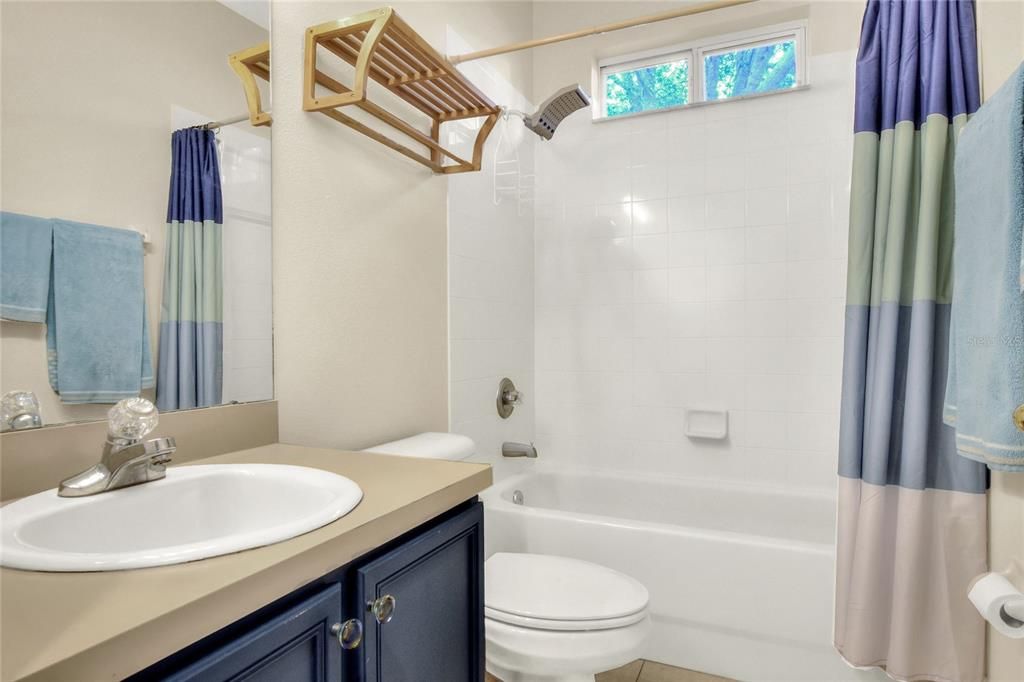 Недавно продано: $370,000 (4 спален, 3 ванн, 2200 Квадратных фут)