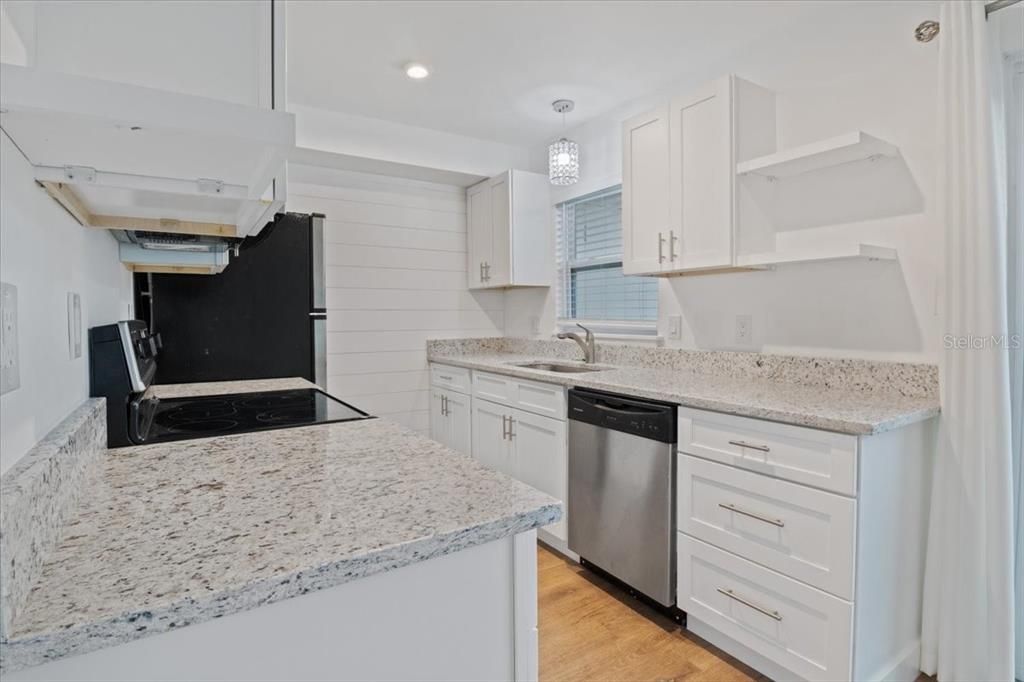 Recently Sold: $274,990 (2 beds, 1 baths, 960 Square Feet)