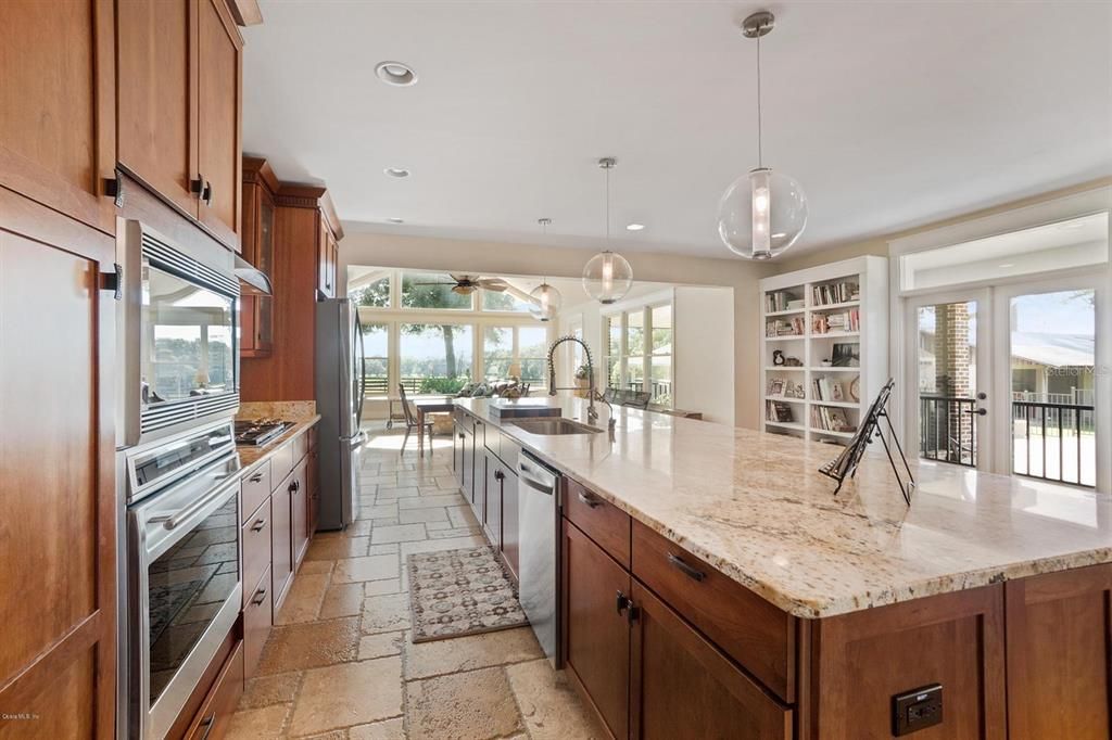 Recently Sold: $1,400,000 (4 beds, 2 baths, 3117 Square Feet)